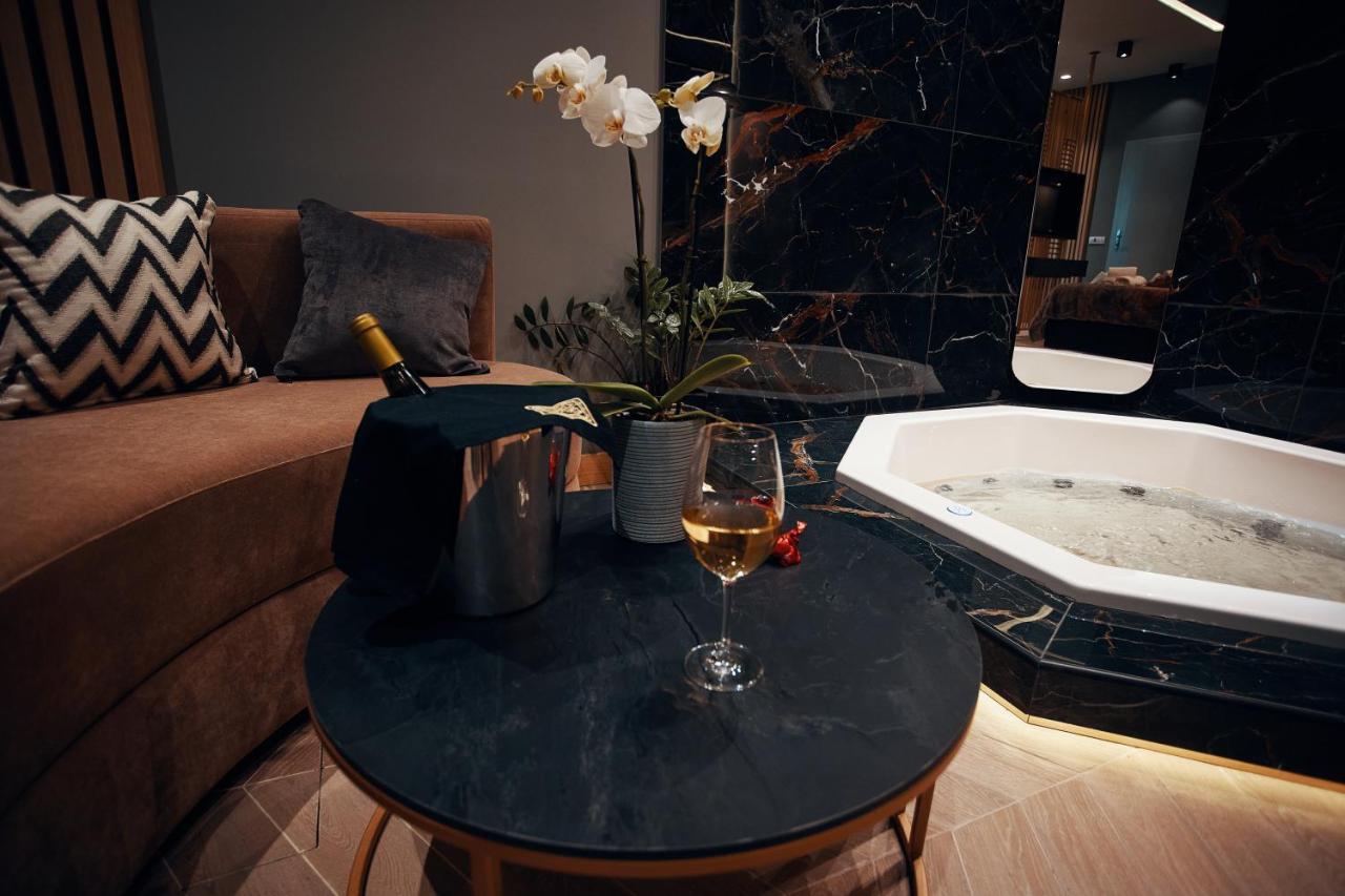 Monza Mirror Apartment Кикинда Экстерьер фото